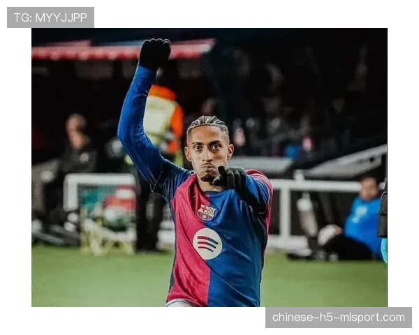 从“独狼”到助攻王：拉菲尼亚在巴萨的边路角色演变之路